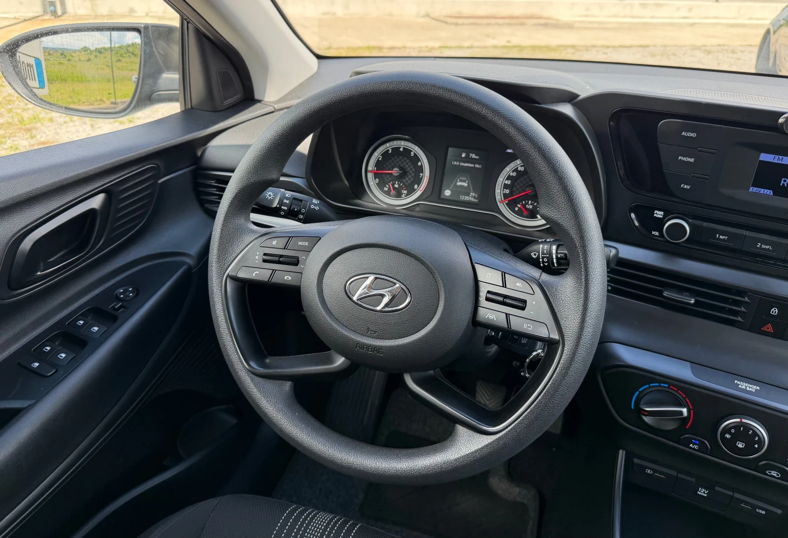Hyundai I20 1.2MPI EURO 6D TUV COC SERVICE BOOK | Mobile.bg � ����������� 13