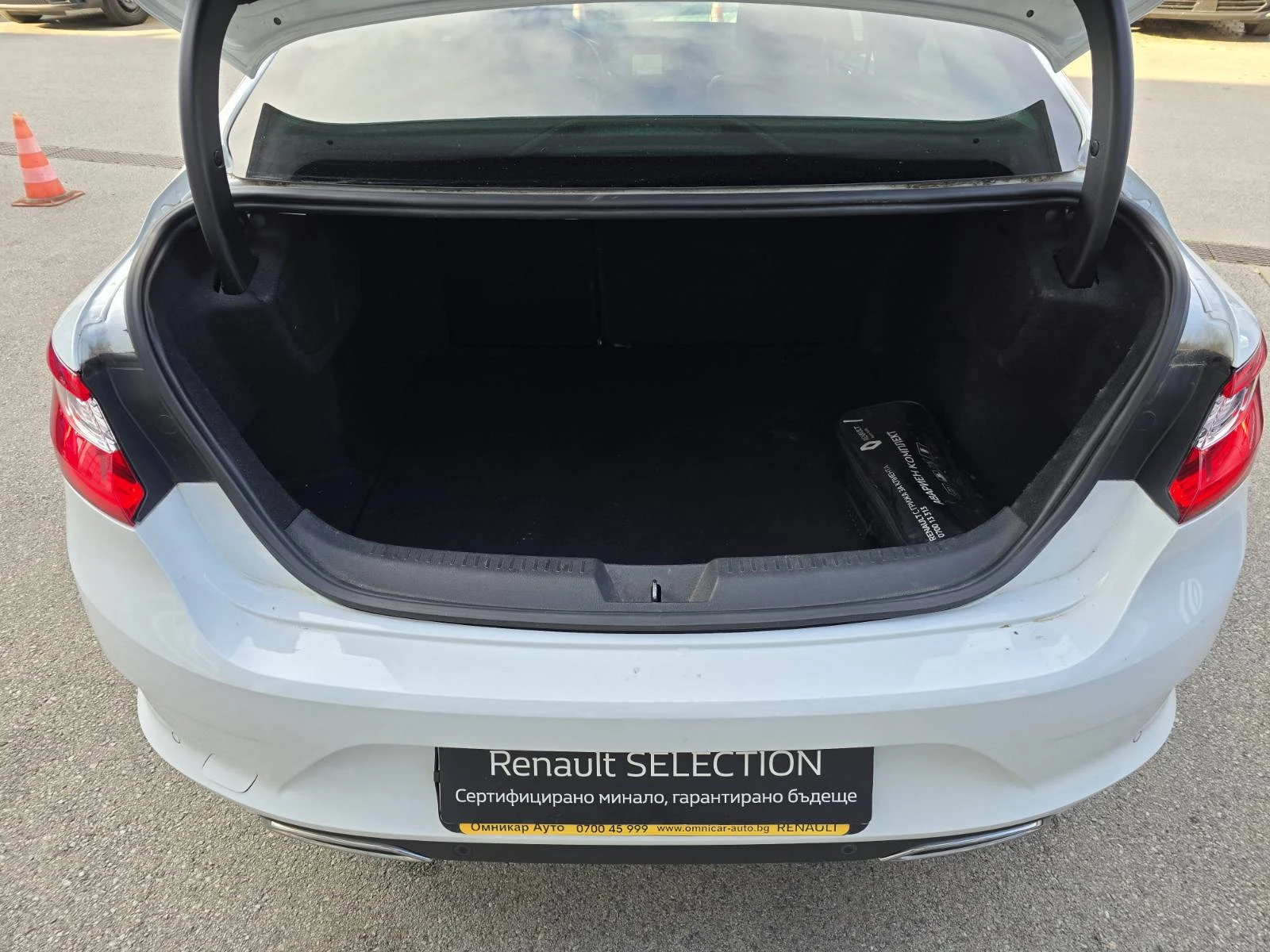 Renault Megane 1.3 TCe 140 EDC, снимка 14 - Автомобили и джипове - 55077674