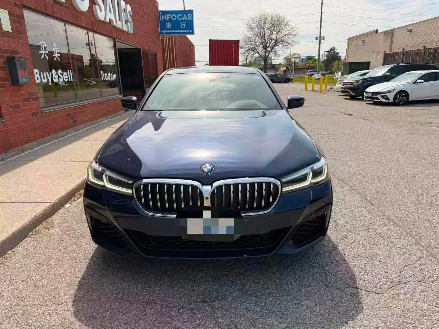 BMW 540 Xi* M-Pack* Laser* Bower Wilkins* Distronic, снимка 2 - Автомобили и джипове - 55282994