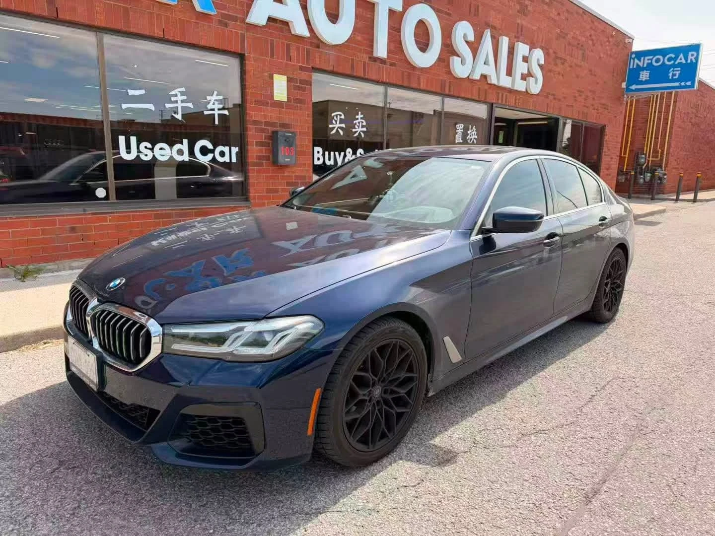 BMW 540 Xi* M-Pack* Laser* Bower Wilkins* Distronic, снимка 3 - Автомобили и джипове - 55282994
