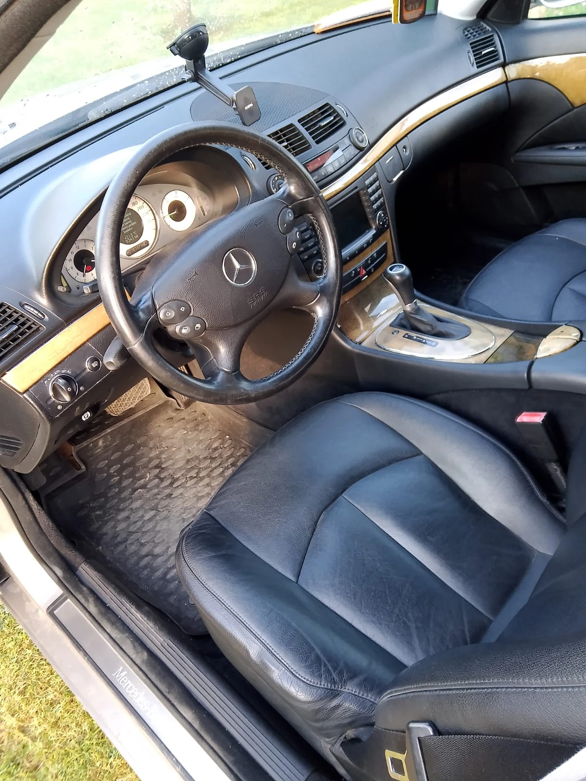 Mercedes-Benz E 320, снимка 4 - Автомобили и джипове - 55411289