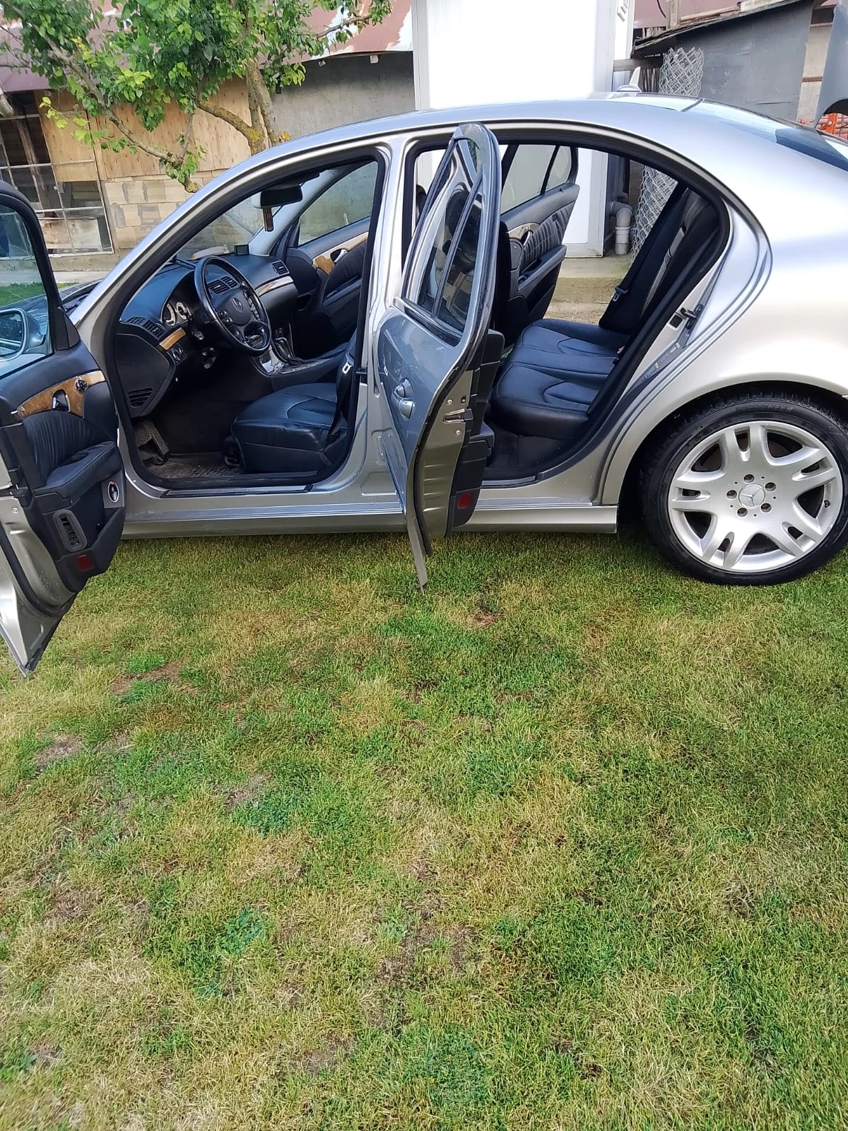 Mercedes-Benz E 320, снимка 16 - Автомобили и джипове - 55411289