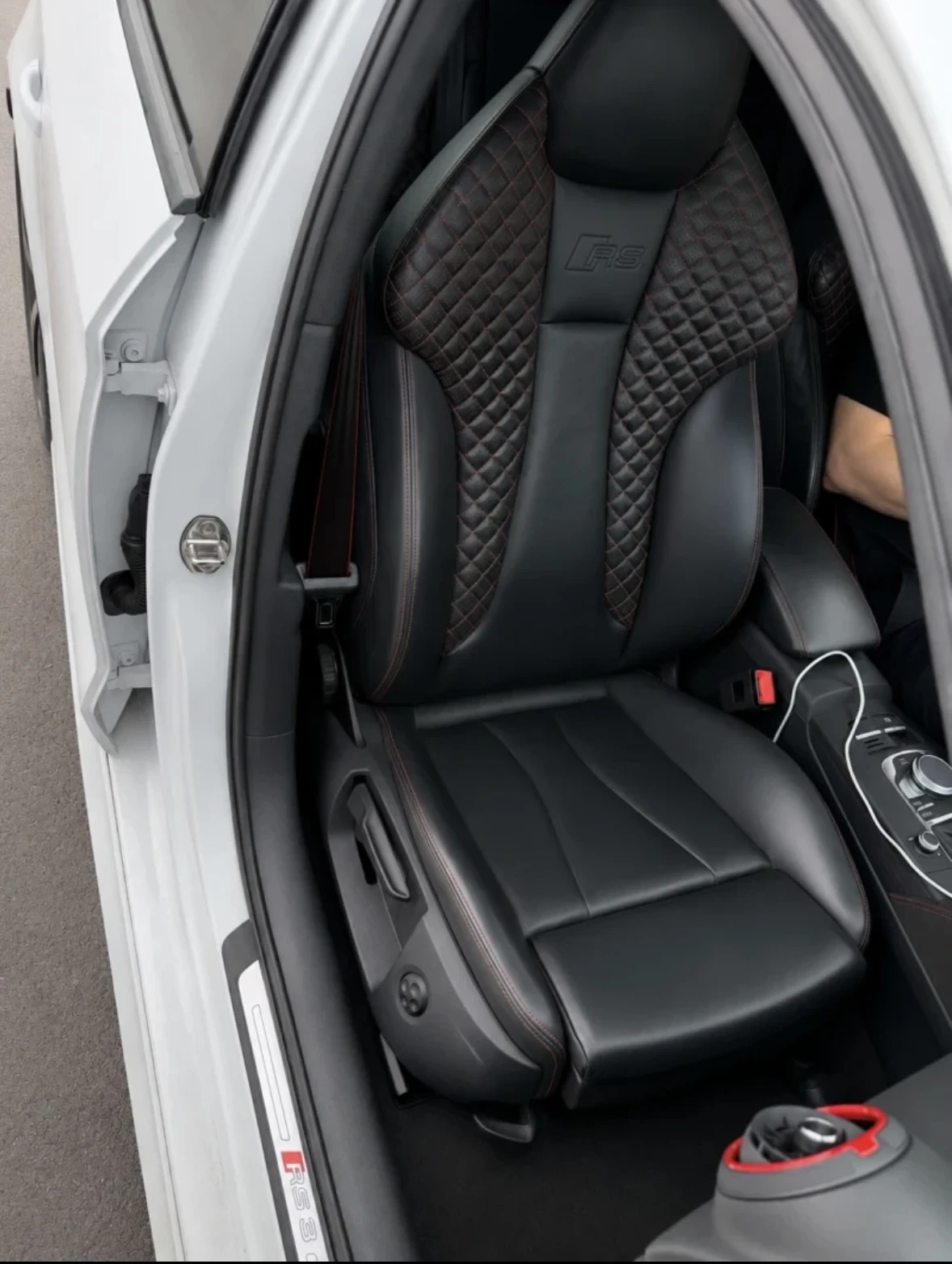 Audi Rs3 Carbon Edition / B&O / RS Sport Exchaust , снимка 10 - Автомобили и джипове - 55739680