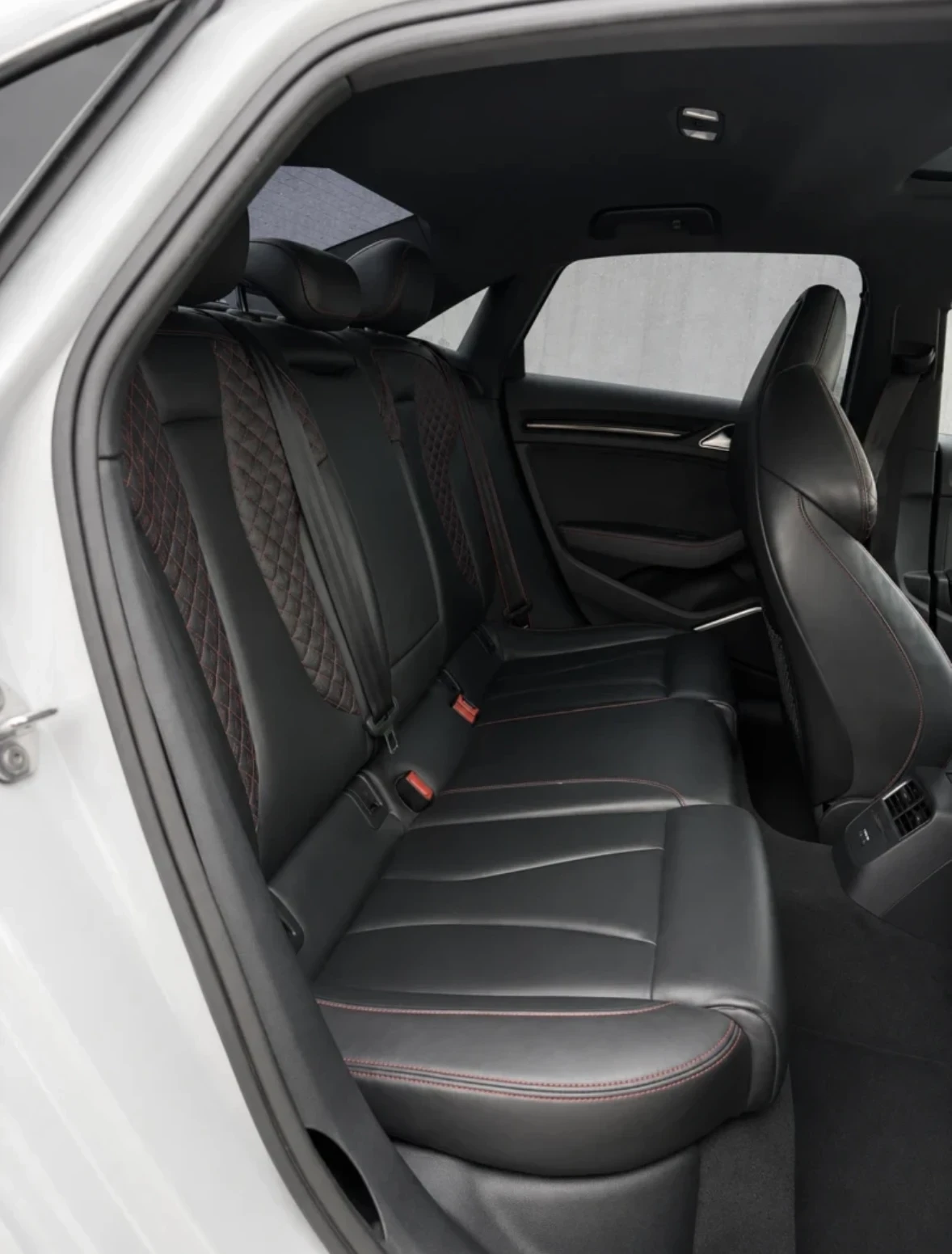 Audi Rs3 Carbon Edition / B&O / RS Sport Exchaust , снимка 11 - Автомобили и джипове - 55739680