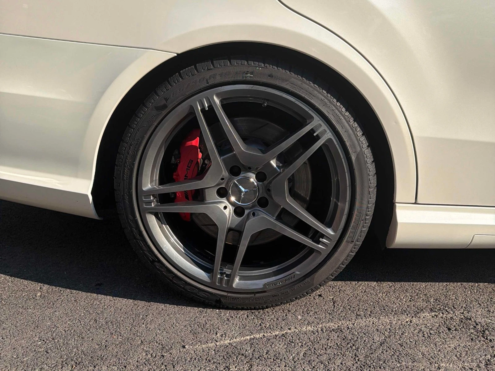 Mercedes-Benz E 63 AMG Рядко Изпълнение * АвтоКредит (ЦЕНА ДО БГ), снимка 11 - Автомобили и джипове - 56185736