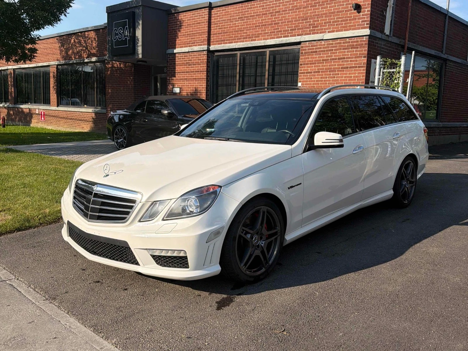 Mercedes-Benz E 63 AMG Рядко Изпълнение * АвтоКредит (ЦЕНА ДО БГ)