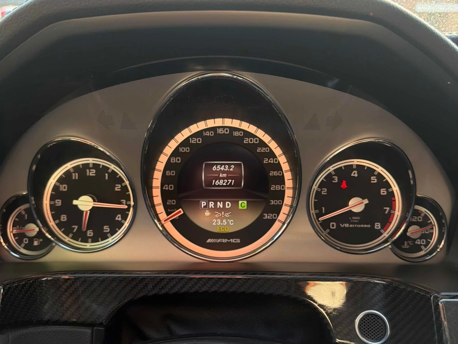 Mercedes-Benz E 63 AMG Рядко Изпълнение * АвтоКредит (ЦЕНА ДО БГ), снимка 13 - Автомобили и джипове - 56185736