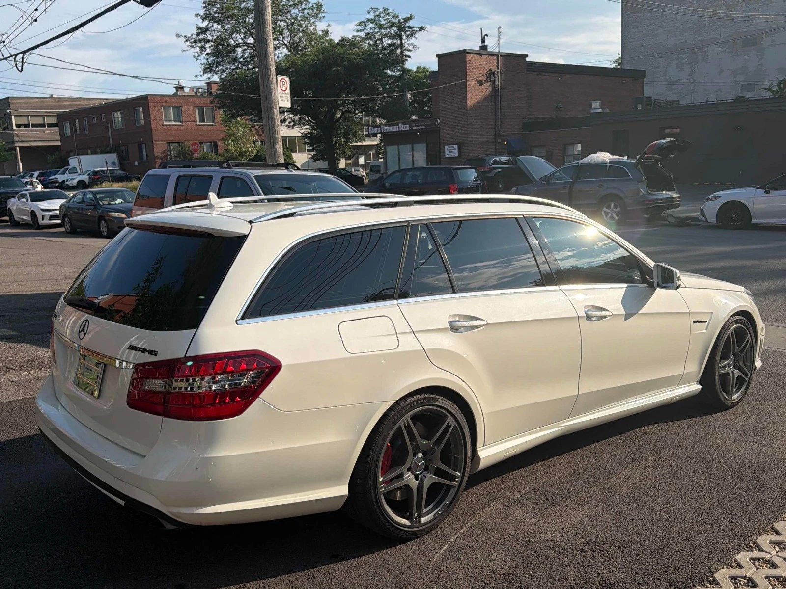 Mercedes-Benz E 63 AMG Рядко Изпълнение * АвтоКредит (ЦЕНА ДО БГ), снимка 6 - Автомобили и джипове - 56185736