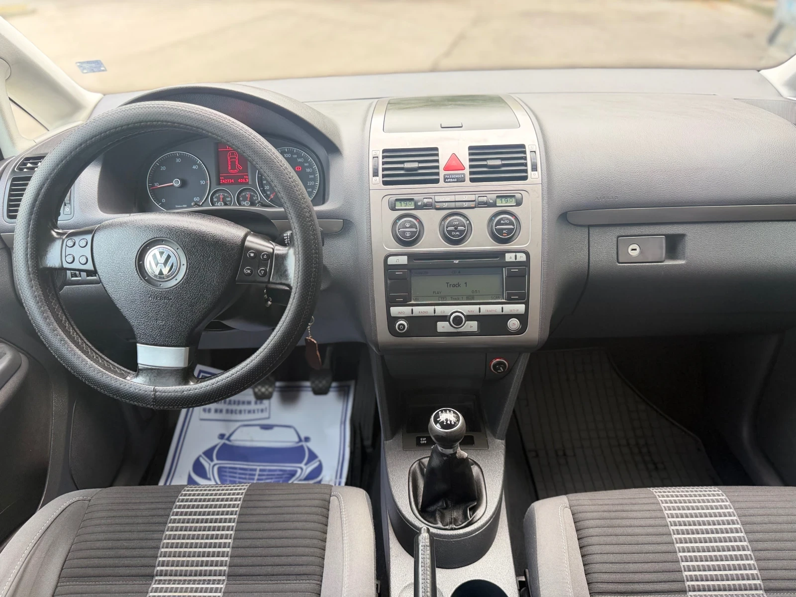 VW Touran 1.9 TDI 105 UNITED, снимка 14 - Автомобили и джипове - 56268571