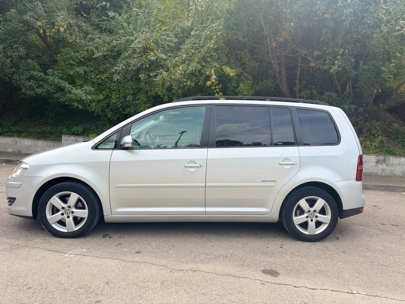 VW Touran 1.9 TDI 105 UNITED, снимка 4 - Автомобили и джипове - 56268571