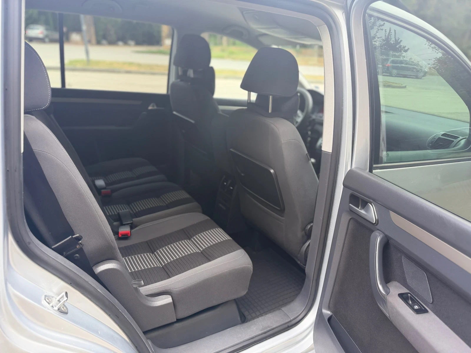 VW Touran 1.9 TDI 105 UNITED, снимка 12 - Автомобили и джипове - 56268571