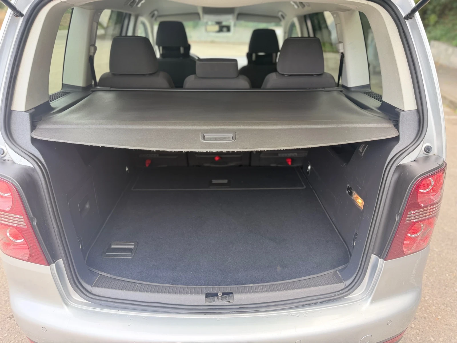 VW Touran 1.9 TDI 105 UNITED, снимка 11 - Автомобили и джипове - 56268571