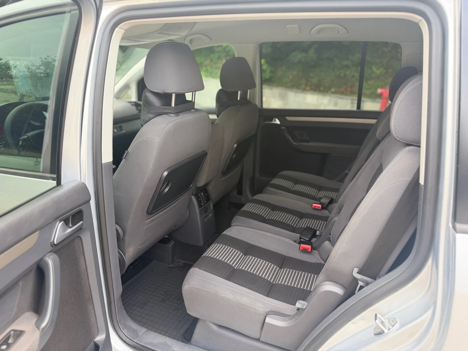 VW Touran 1.9 TDI 105 UNITED, снимка 10 - Автомобили и джипове - 56268571