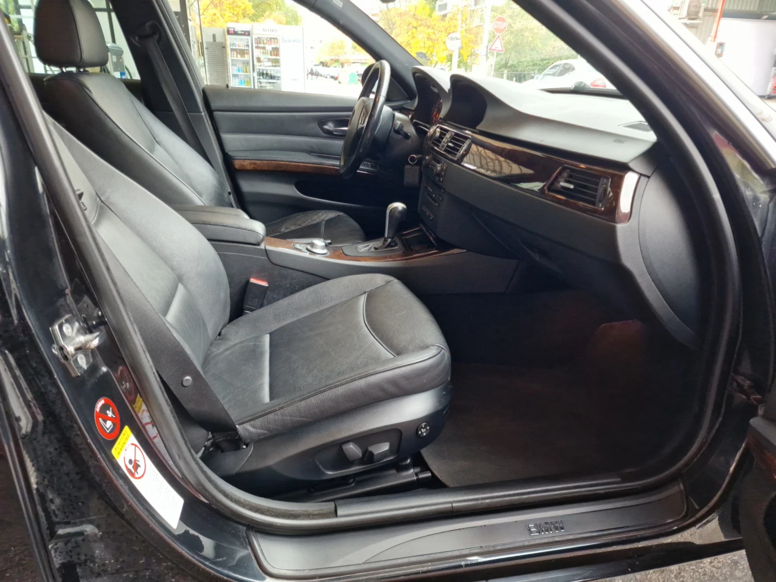BMW 330, снимка 13 - Автомобили и джипове - 56564468