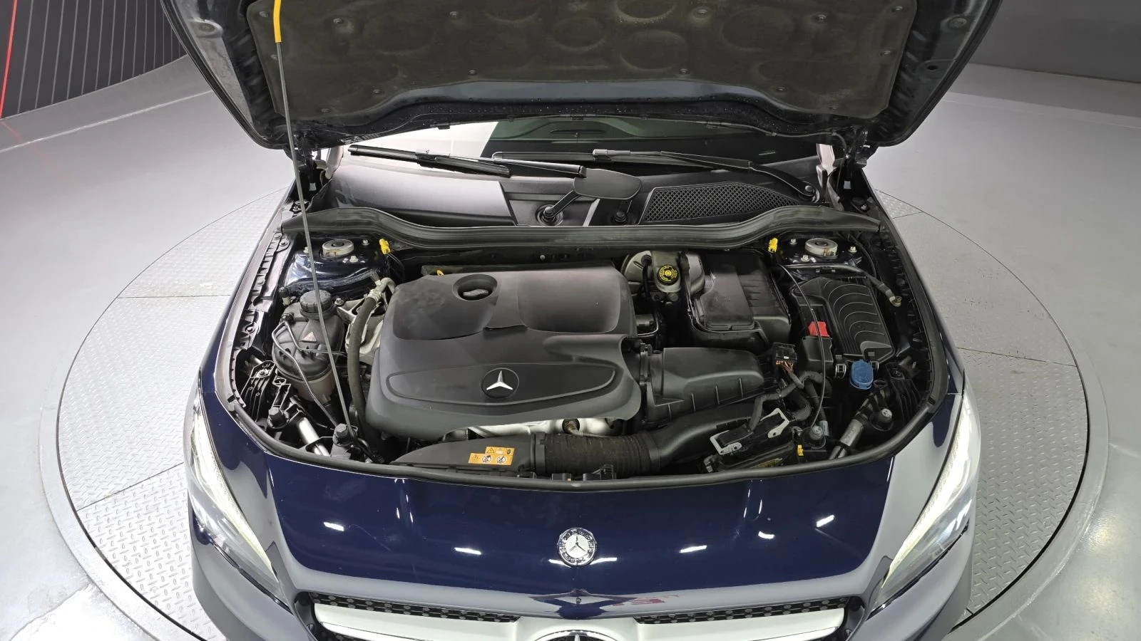 Mercedes-Benz CLA 250, снимка 6 - Автомобили и джипове - 56685859