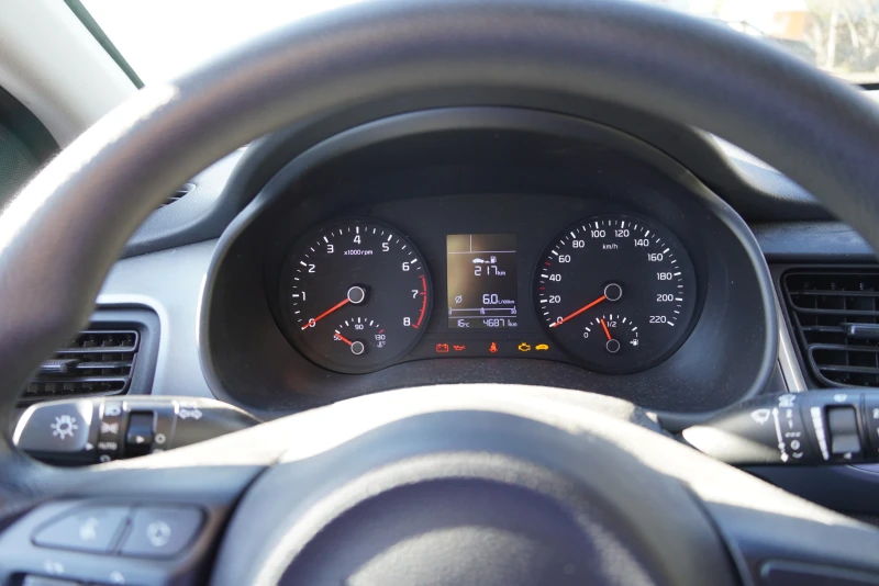 Kia Stonic LX, снимка 10 - Автомобили и джипове - 52423657