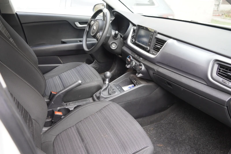 Kia Stonic LX, снимка 10 - Автомобили и джипове - 52423657