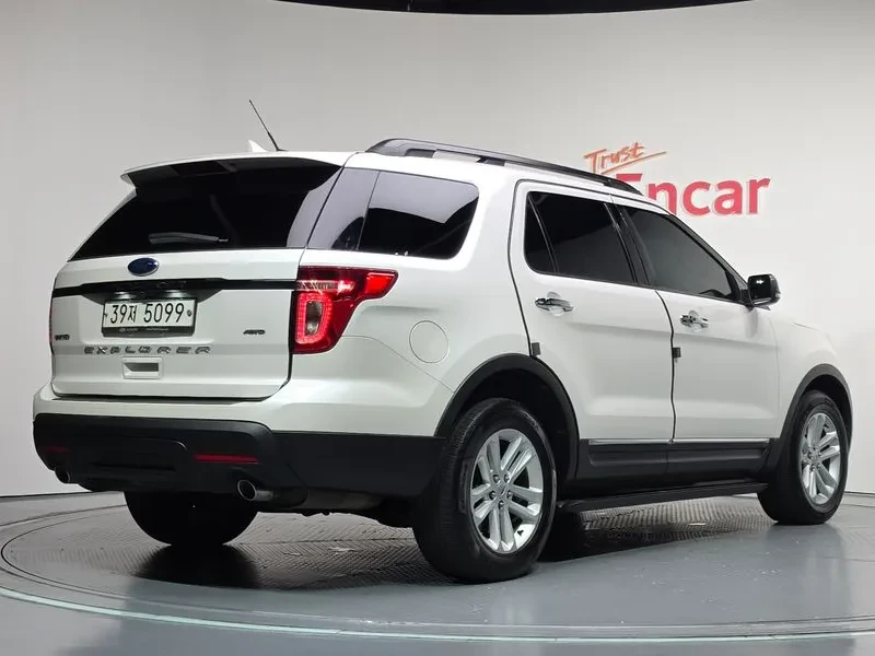 Ford Explorer 3.5 AWD - САМО 30% АВАНС, снимка 2 - Автомобили и джипове - 56368590