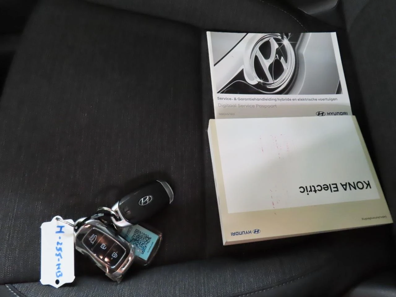Hyundai Kona 64KWh BLUELINK/HEADUP/DISSTR/SOH100% - изображение 9