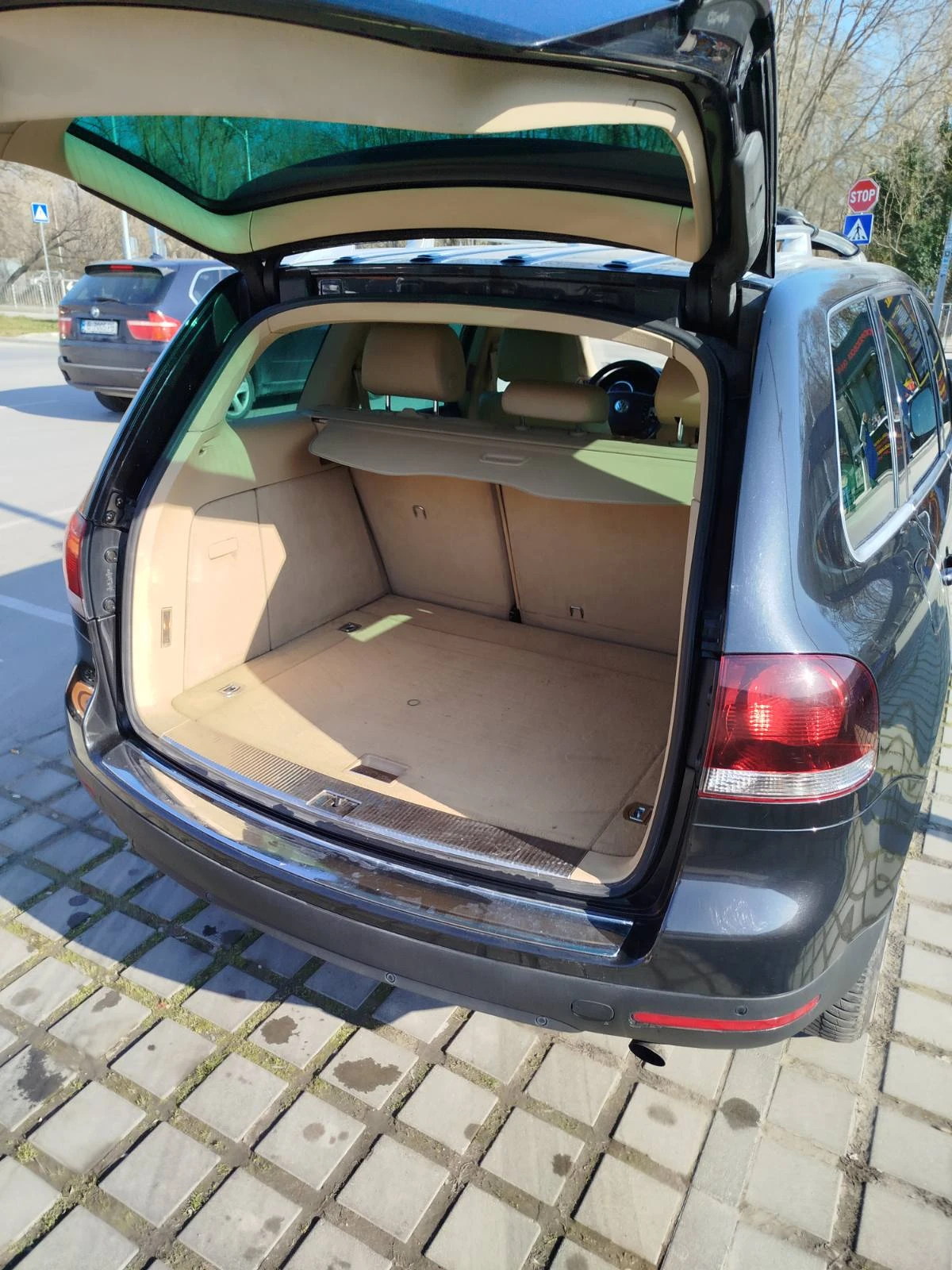 VW Touareg, снимка 14 - Автомобили и джипове - 53612592