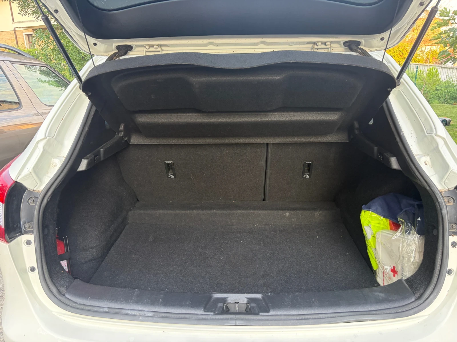 Nissan Qashqai 1.2, снимка 9 - Автомобили и джипове - 55559941