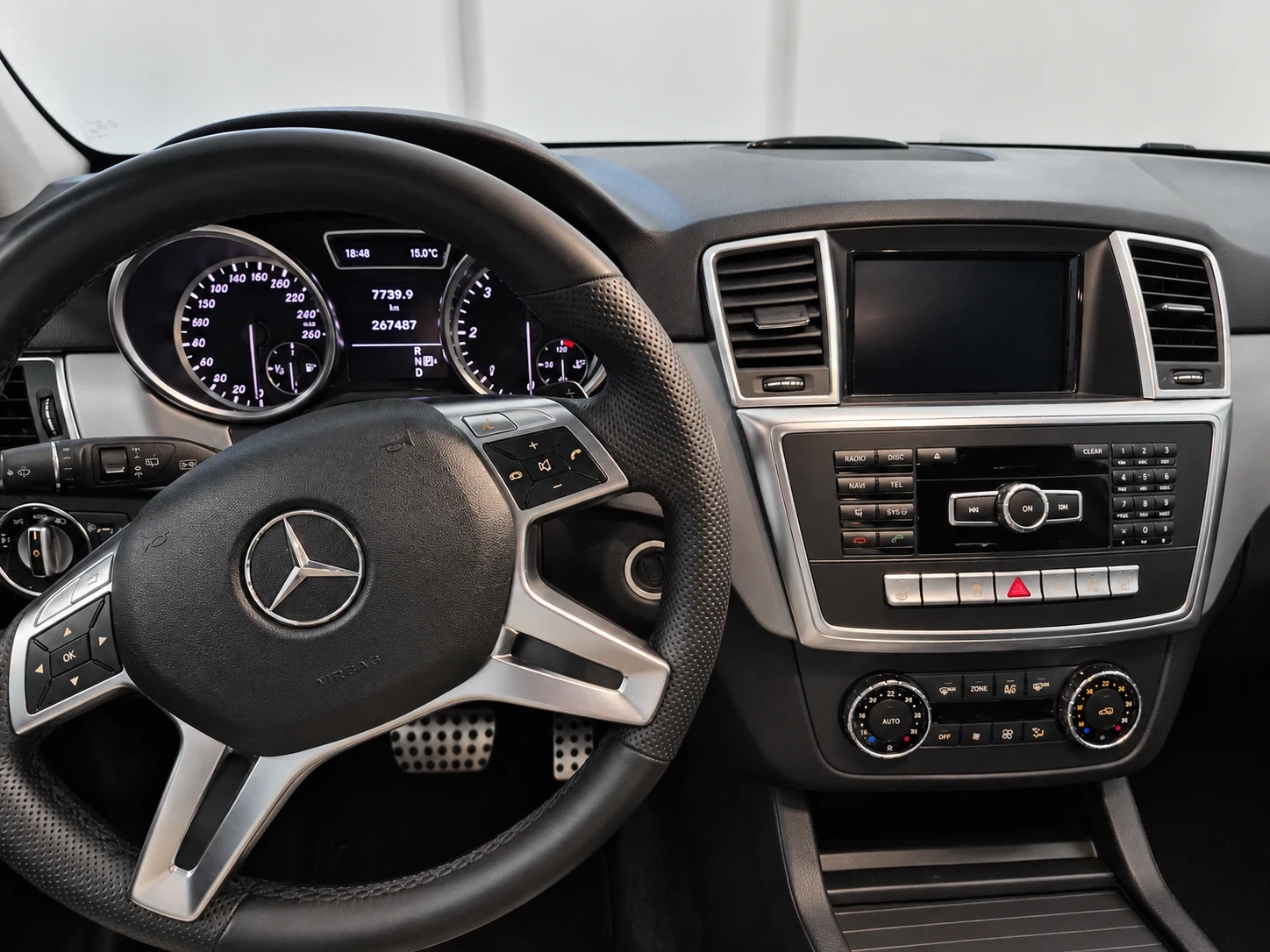 Mercedes-Benz ML 350 BlueTEC 4MATIC / AMG, снимка 10 - Автомобили и джипове - 56730977