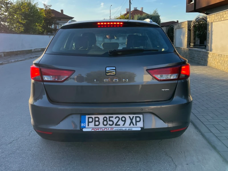 Seat Leon 1.6TDI НАПЪЛНО ОБСЛУЖЕНА, снимка 8 - Автомобили и джипове - 47494965