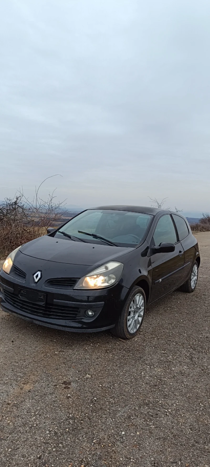 Renault Clio 1.4i, снимка 3 - Автомобили и джипове - 48693751