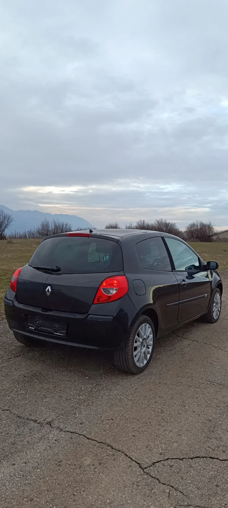 Renault Clio 1.4i, снимка 5 - Автомобили и джипове - 48693751