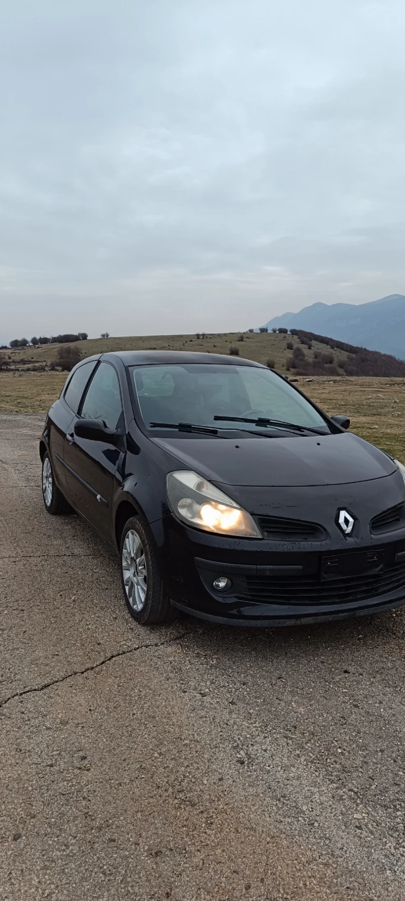 Renault Clio 1.4i, снимка 2 - Автомобили и джипове - 48693751