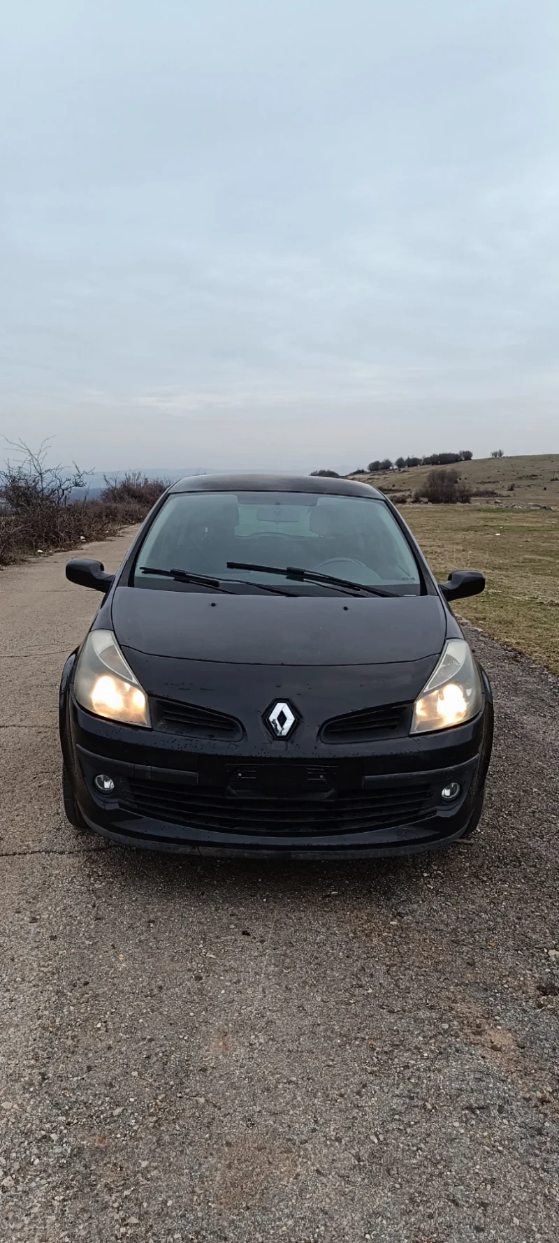 Renault Clio 1.4i, снимка 1 - Автомобили и джипове - 48693751