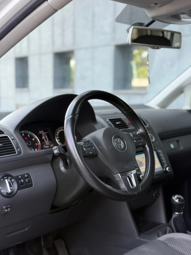 VW Touran 1.4 TSI 150hp, снимка 10 - Автомобили и джипове - 51149893