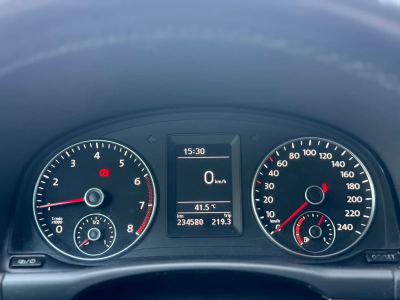 VW Touran 1.4 TSI 150hp, снимка 11 - Автомобили и джипове - 51149893