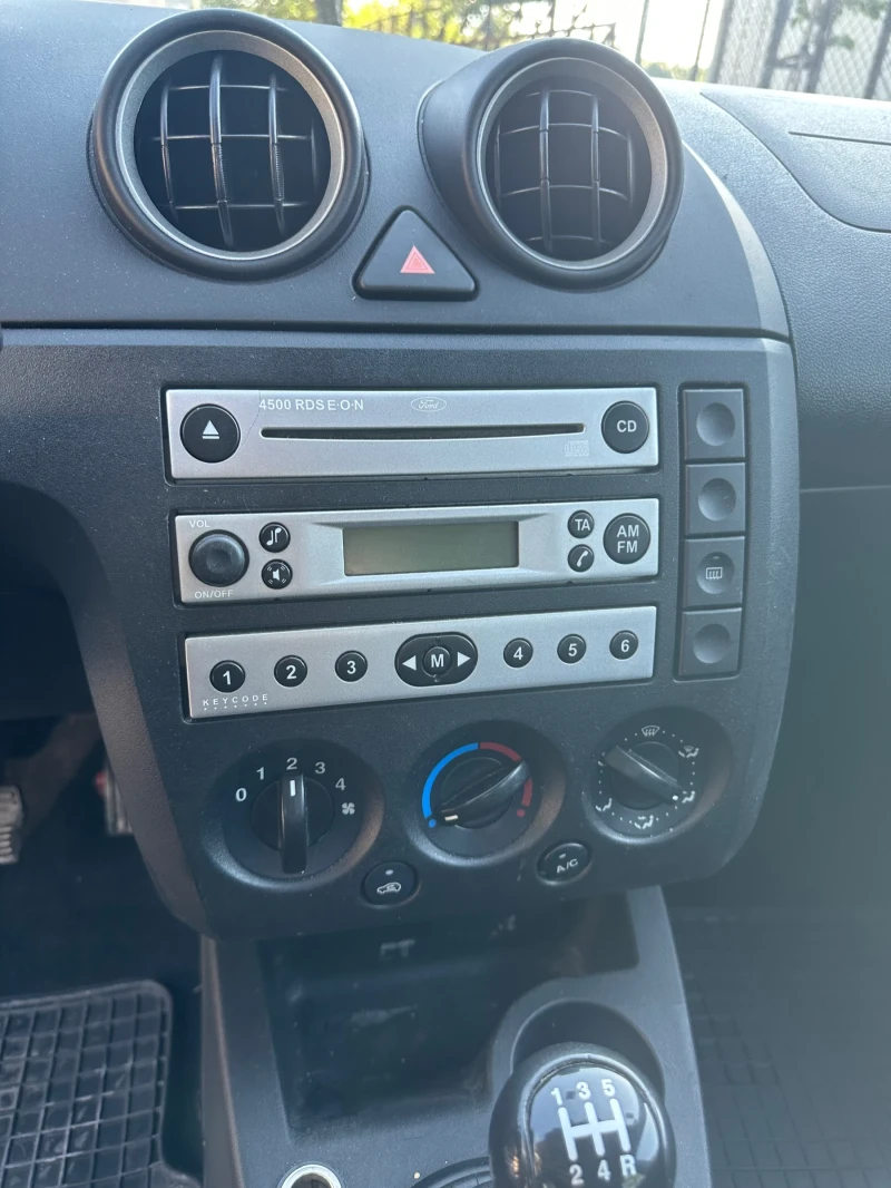 Ford Fiesta 1.4TDCI, Климатик, снимка 8 - Автомобили и джипове - 51313261