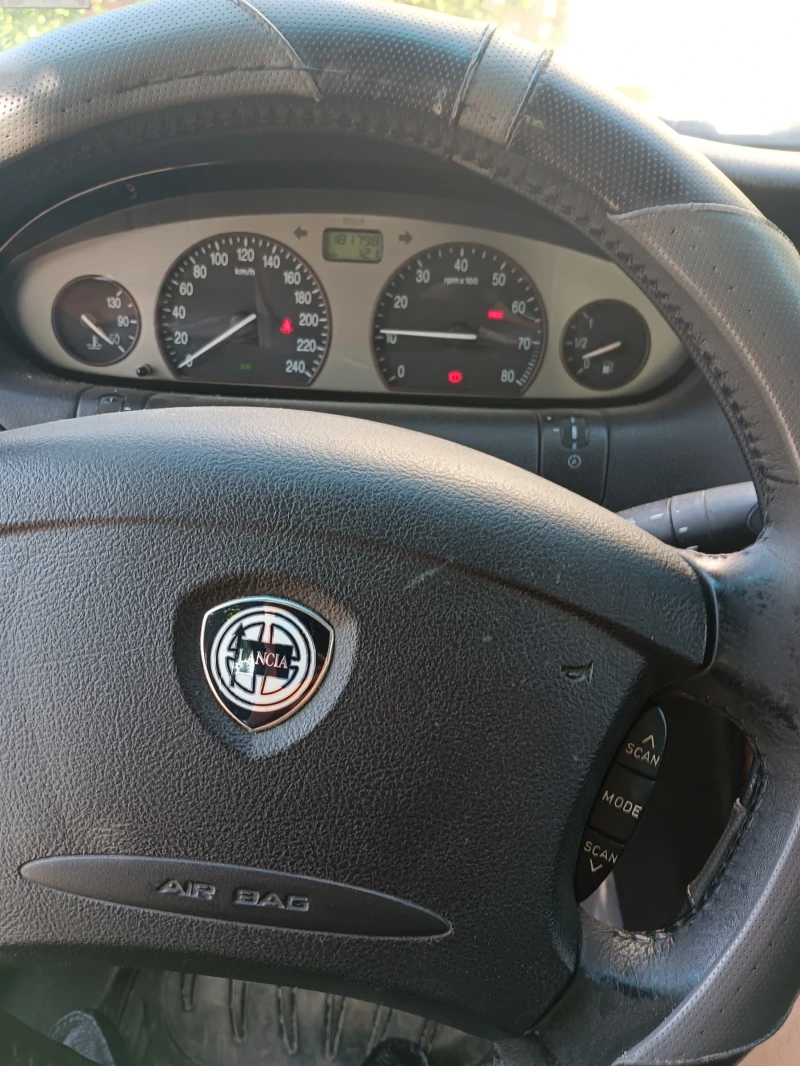 Lancia Lybra Седан, снимка 6 - Автомобили и джипове - 51744787