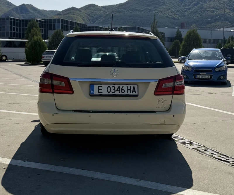 Mercedes-Benz E 220, снимка 5 - Автомобили и джипове - 51893480