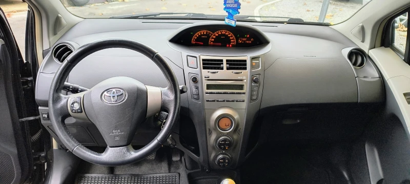 Toyota Yaris 1.33 vvt-i, снимка 8 - Автомобили и джипове - 52095408