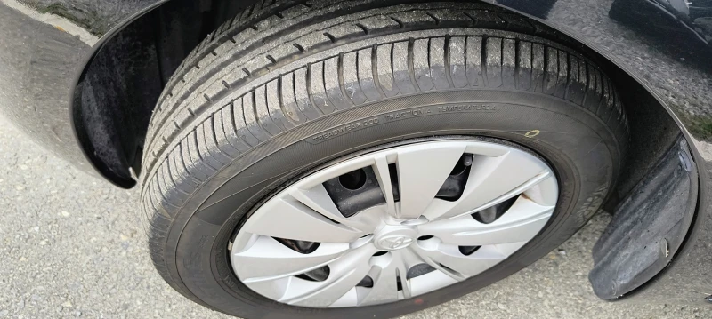 Toyota Yaris 1.33 vvt-i, снимка 13 - Автомобили и джипове - 52095408