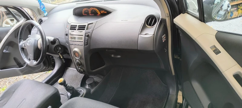 Toyota Yaris 1.33 vvt-i, снимка 7 - Автомобили и джипове - 52095408