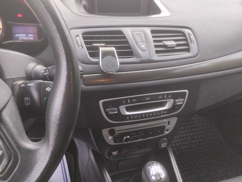 Renault Megane, снимка 8 - Автомобили и джипове - 52310457