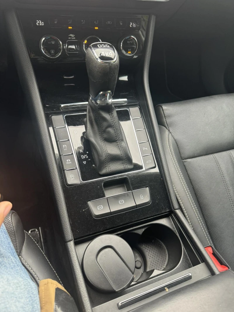 Skoda Superb L&K 2.0 TDI 4x4, снимка 13 - Автомобили и джипове - 52567972