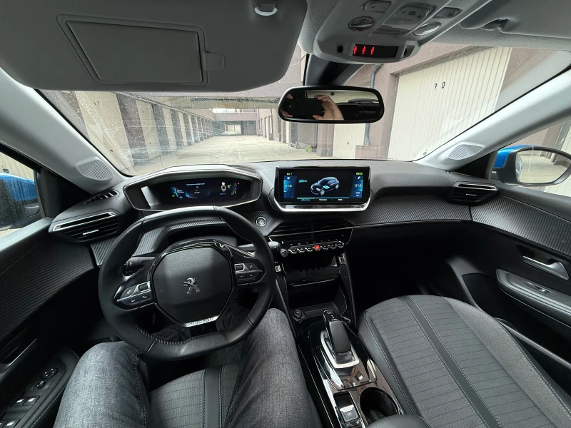 Peugeot 208 e, снимка 12 - Автомобили и джипове - 53501767