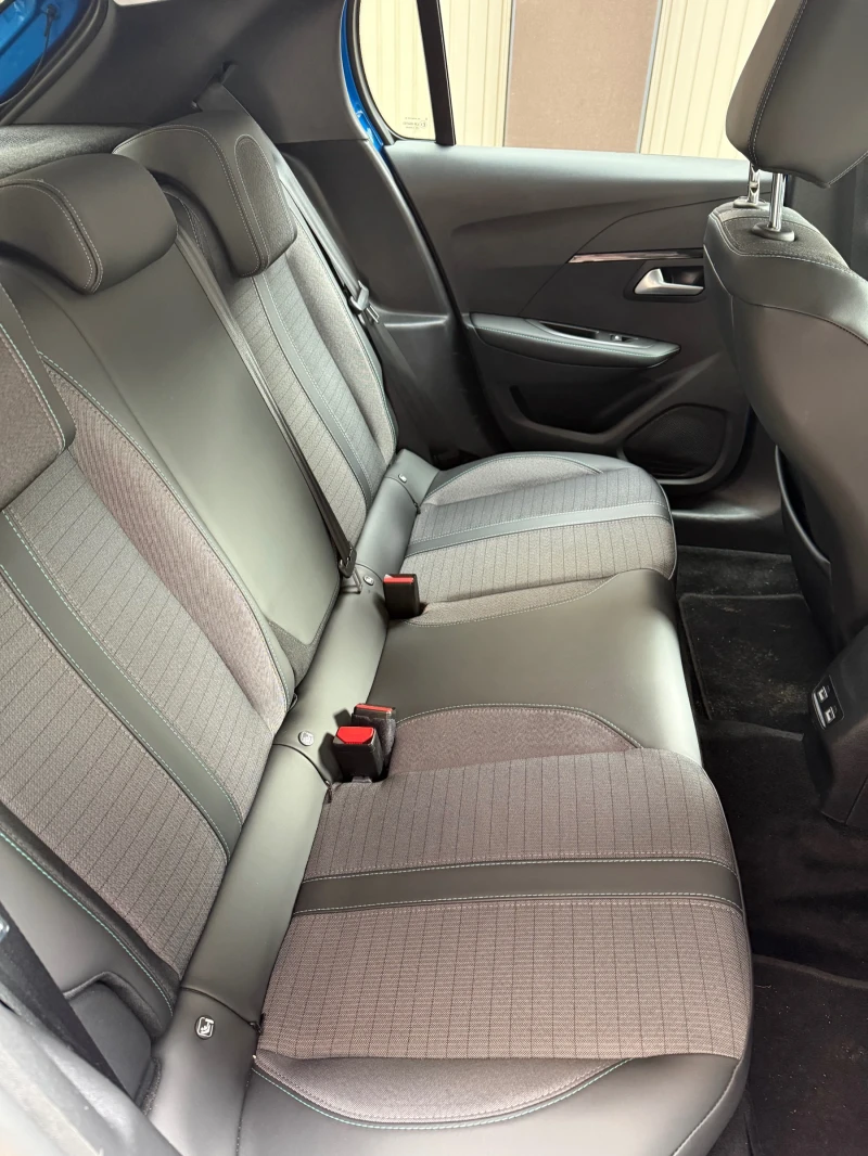 Peugeot 208 e, снимка 9 - Автомобили и джипове - 53501767