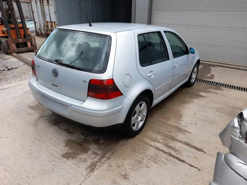 VW Golf 1.8, снимка 4 - Автомобили и джипове - 47180988