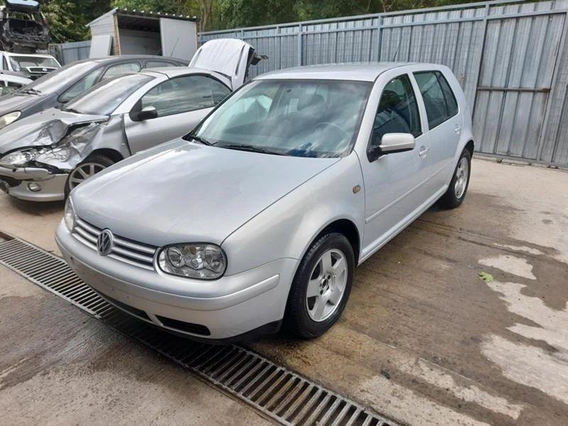 VW Golf 1.8, снимка 1 - Автомобили и джипове - 47180988