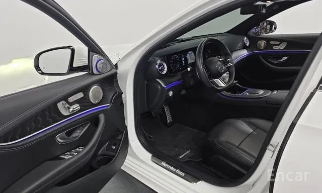 Mercedes-Benz E 220 D 4MATIC * AMG ПАКЕТ * FACELIFT * 360 * 27K KM * , снимка 6 - Автомобили и джипове - 56116843