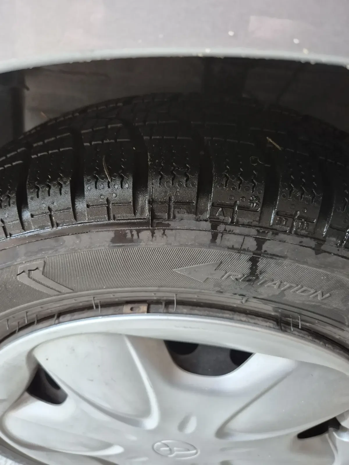 Toyota Yaris 1.3 - изображение 7