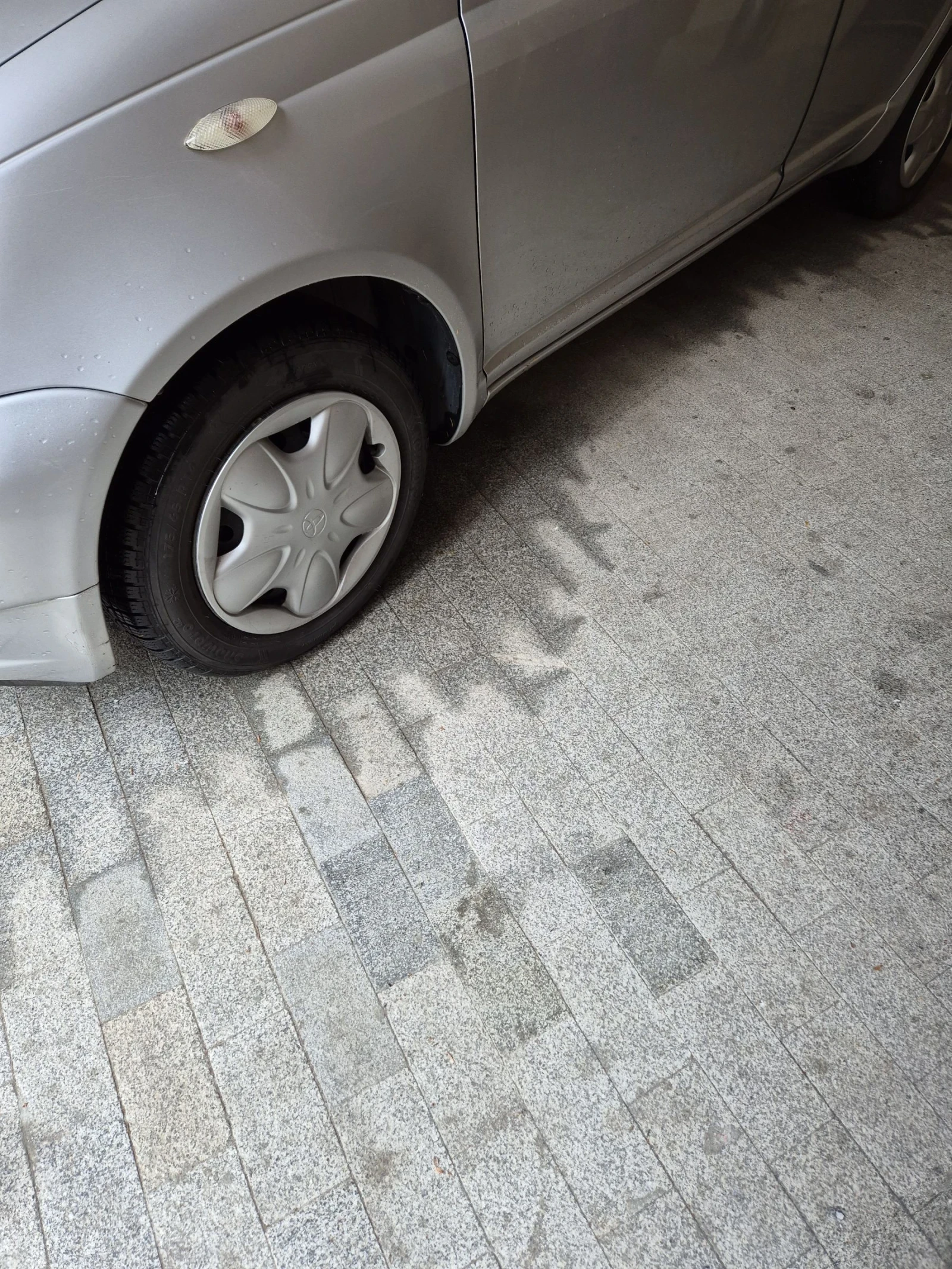 Toyota Yaris 1.3 - изображение 6