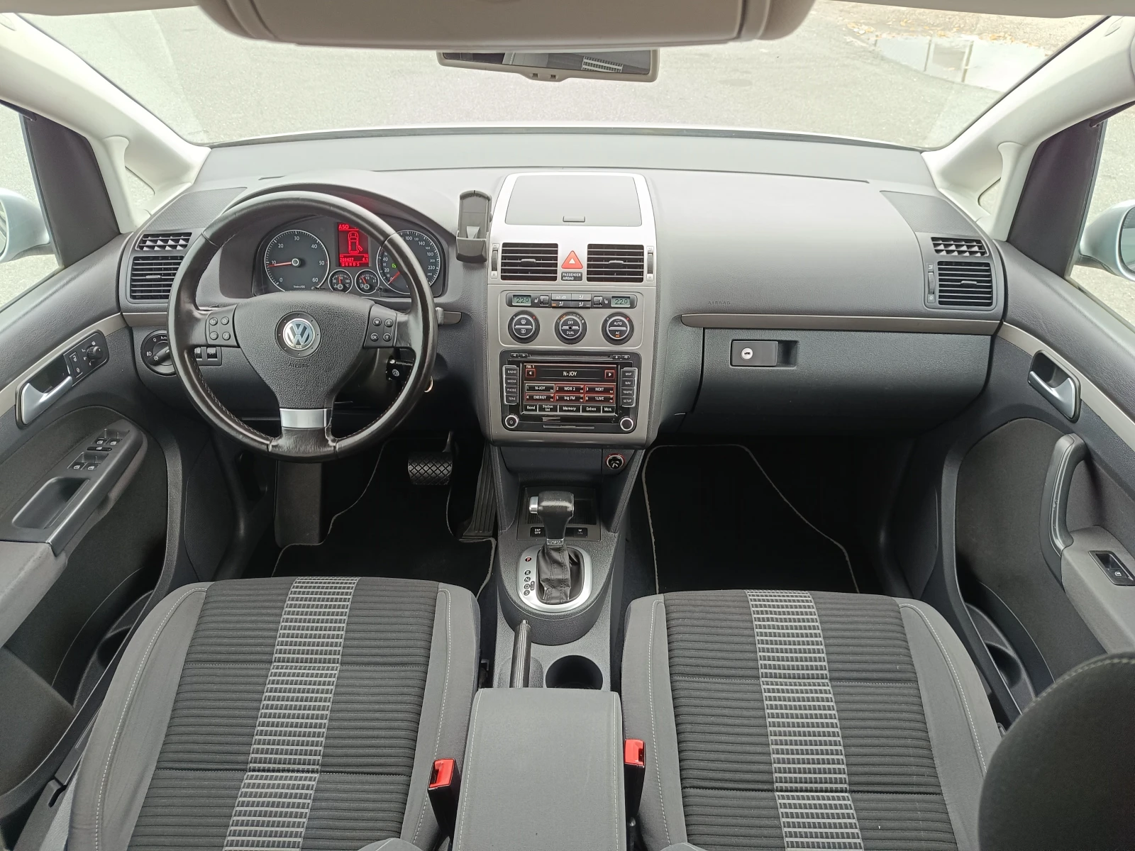 VW Touran 2.0TDI 140 DSG 8V - изображение 9