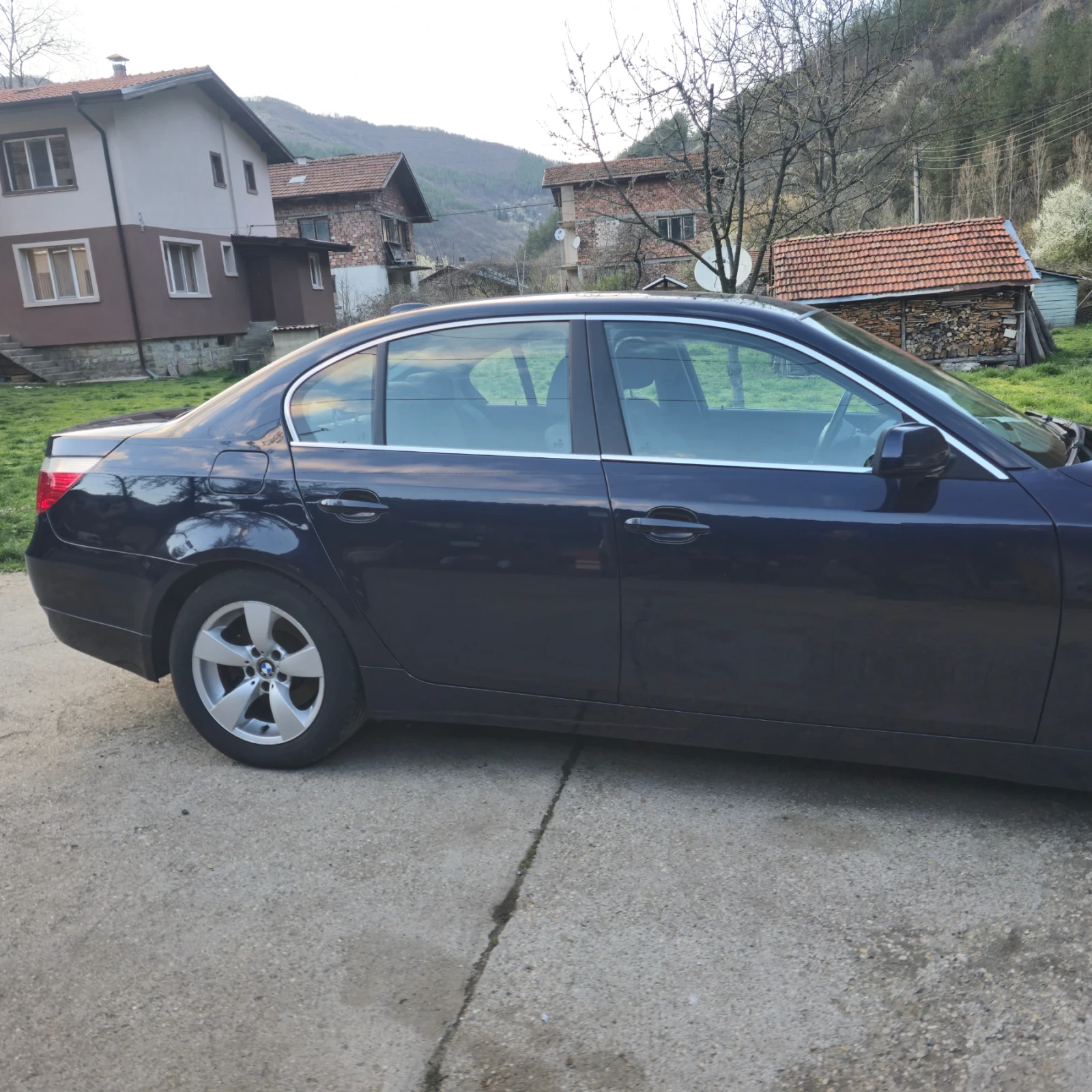 BMW 520 520i, снимка 2 - Автомобили и джипове - 54140207